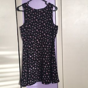 Back dress with floral print zipper in back